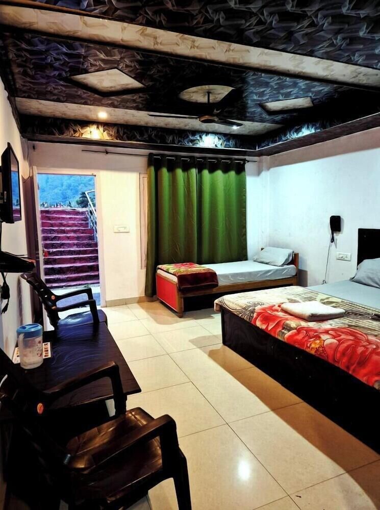 Shri Narayan Resort