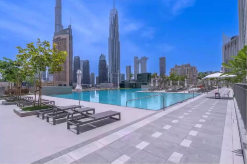 Vogue full Burj Khalifa View Dubai Mall