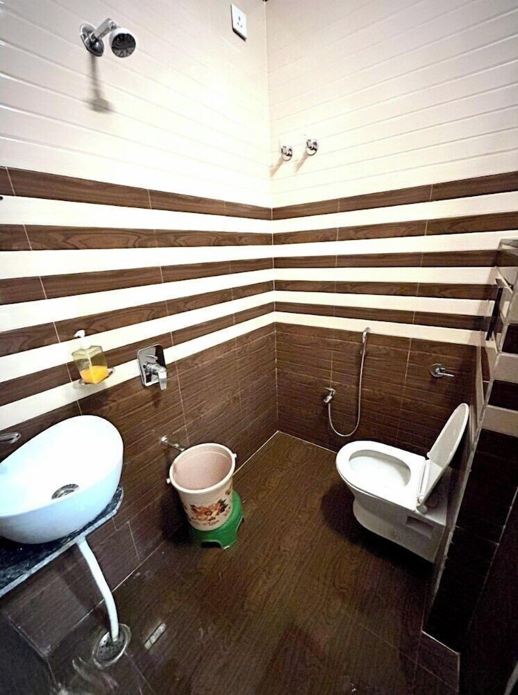 S R GUEST HOUSE