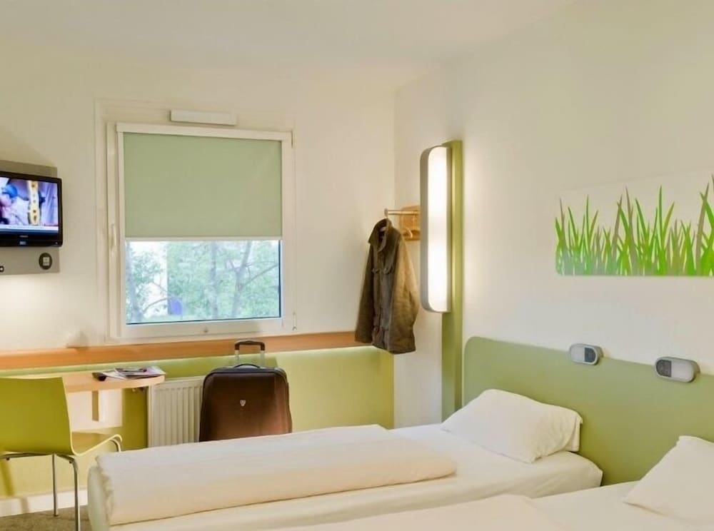 Bradford Vacations - Cambridge Hotel Bradford Central - Property Image 3