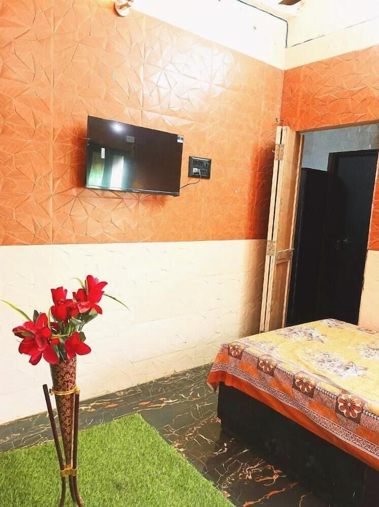 Atharv Paying Guest House