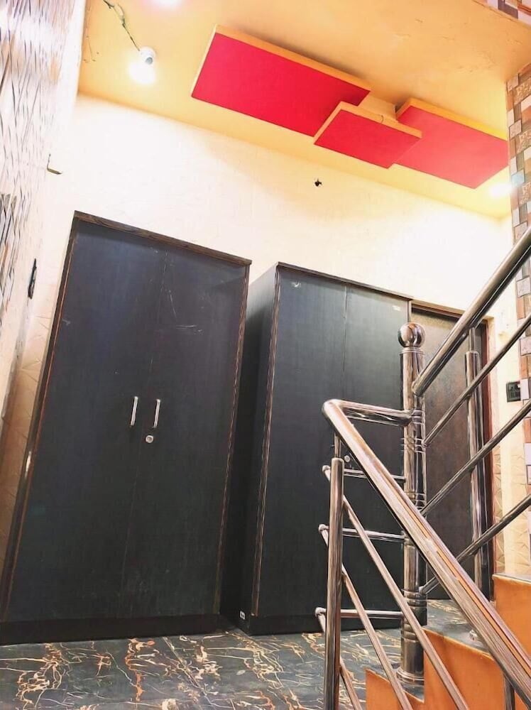 Atharv Paying Guest House