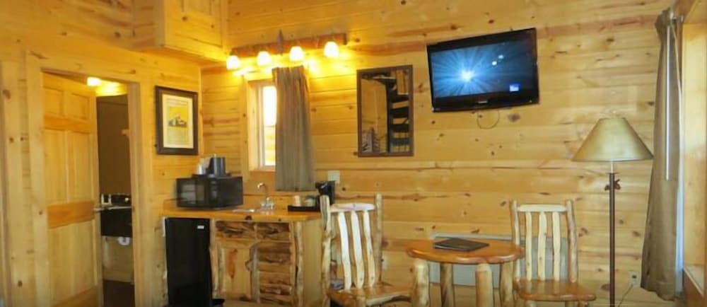 Cabins of Mackinaw