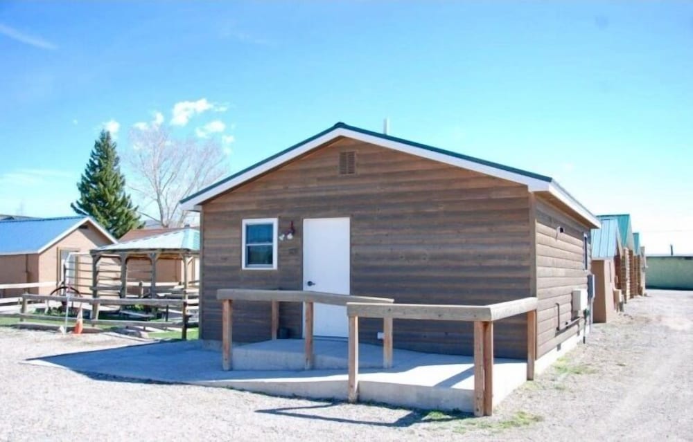 Tenderfoot Cabins & Motel