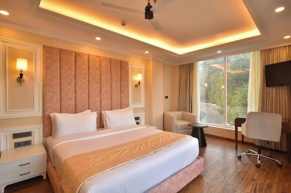 Claret inn by Lawrence Hotels