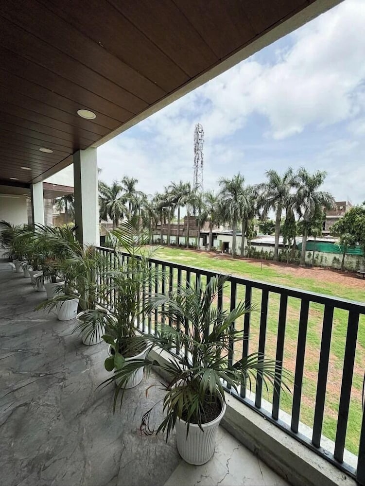 Hotel Dhana Lakshmi Bliss