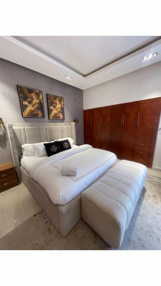 Sujimoto Residences Precious