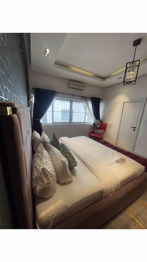 Sujimoto Residences Precious