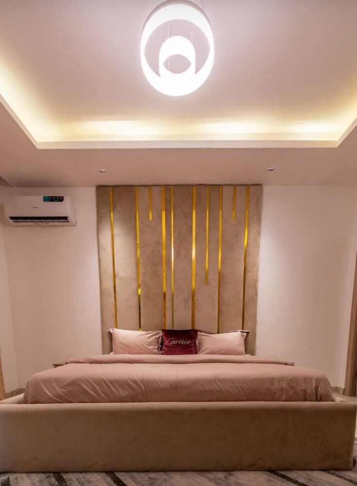 Sujimoto Residences Precious