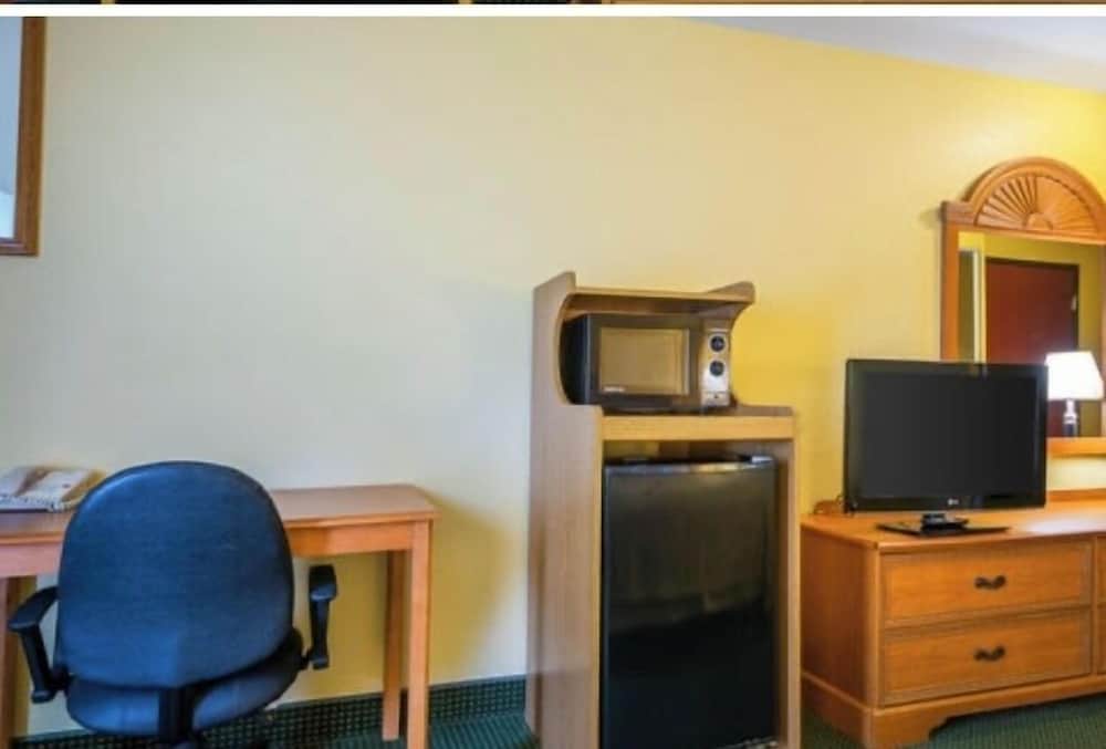 Franklin Inn & Suites
