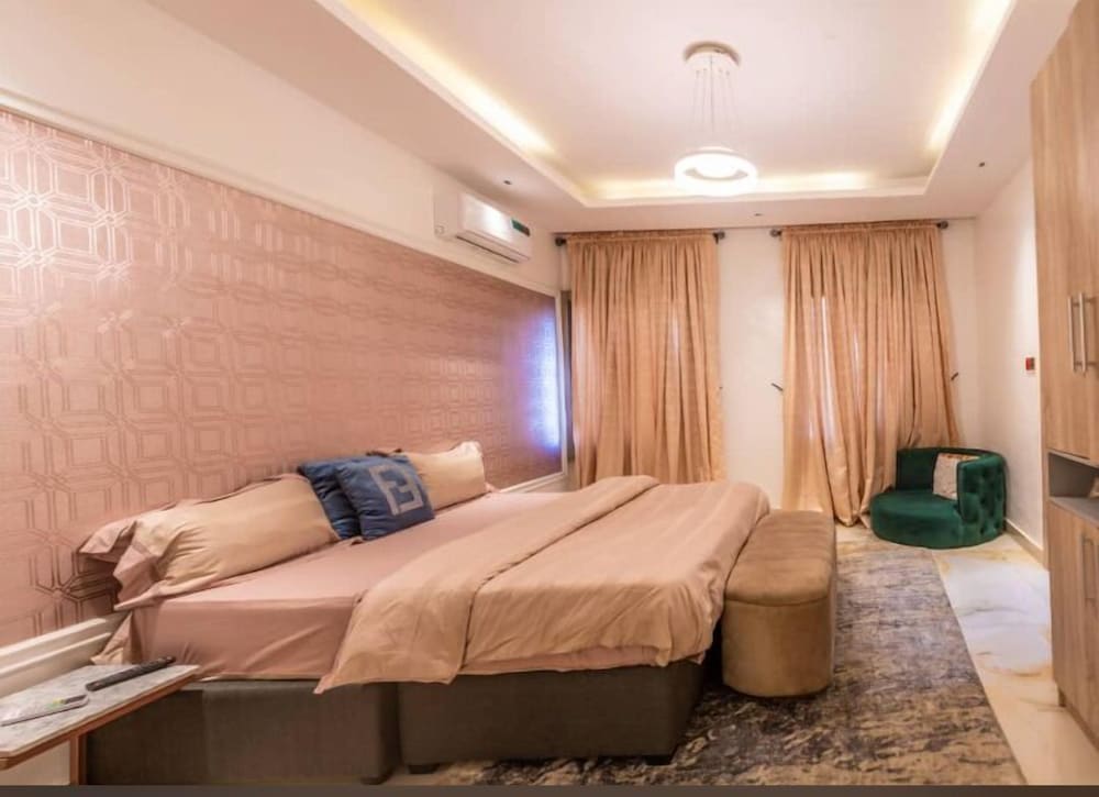Sujimoto Residences Precious
