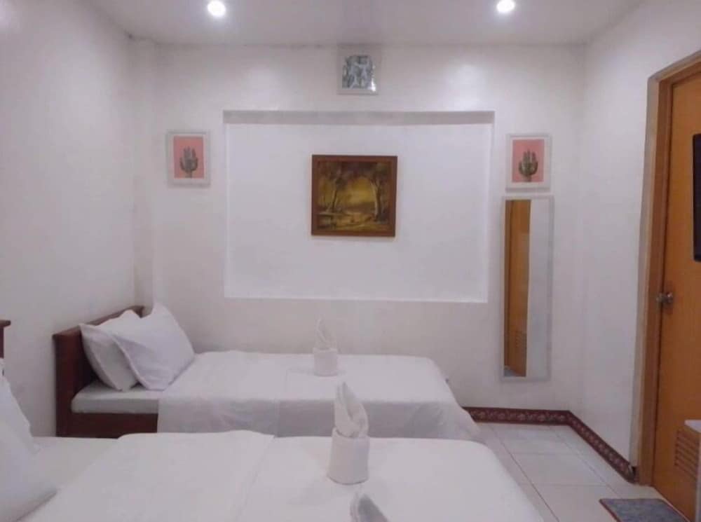 Luna Oslob Travellers Inn
