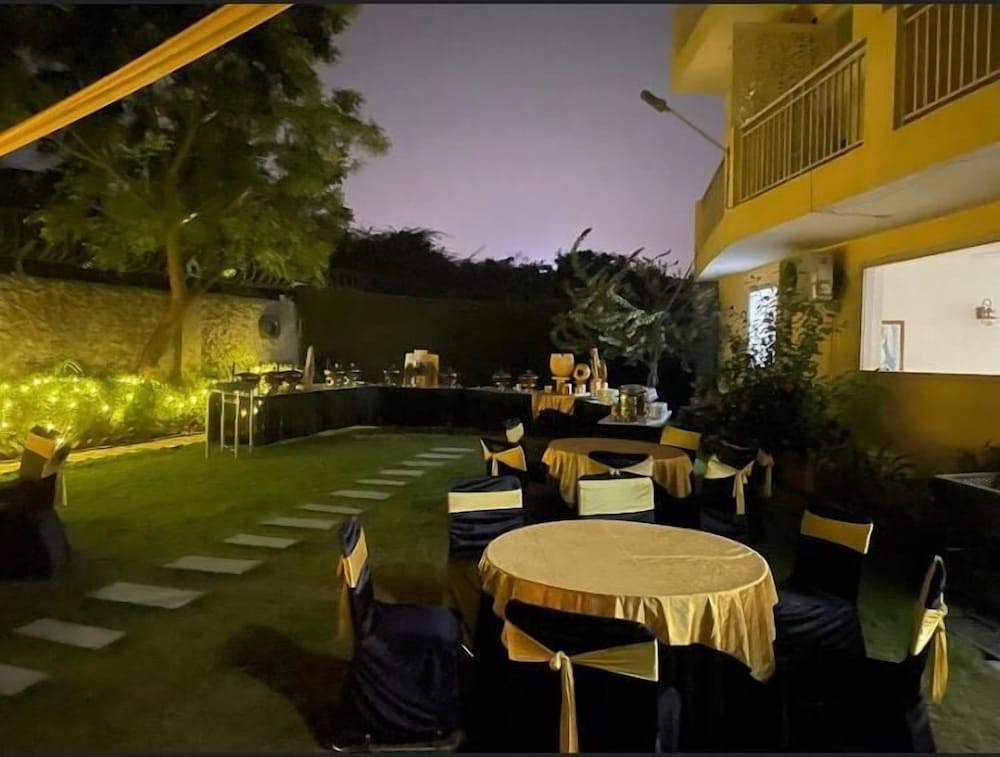 Hotel Amazone Residency DLF Phase 3