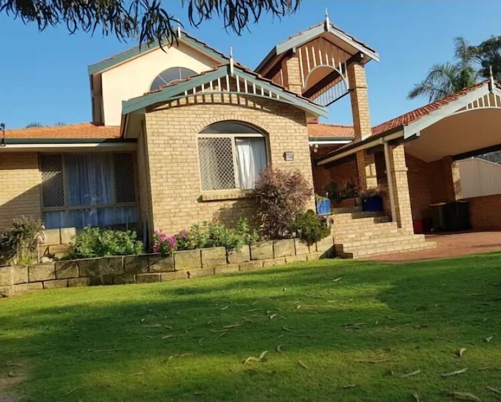 Hotel Harewood's Hideaway - Image 1