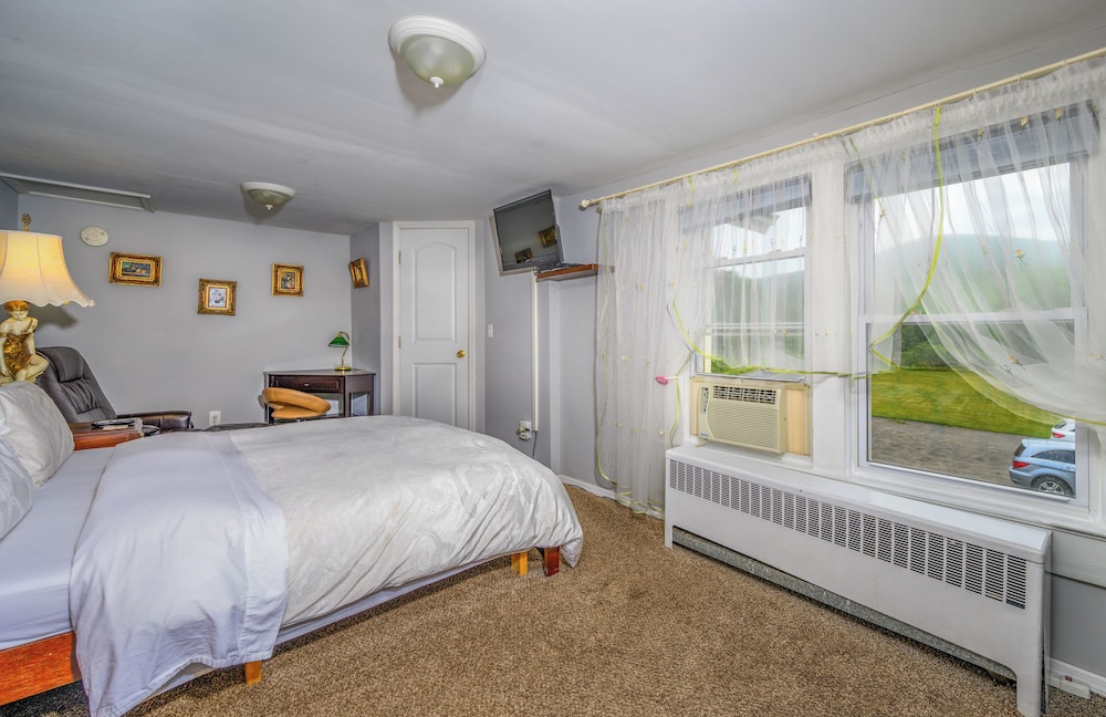 Mountain Treasure B&B