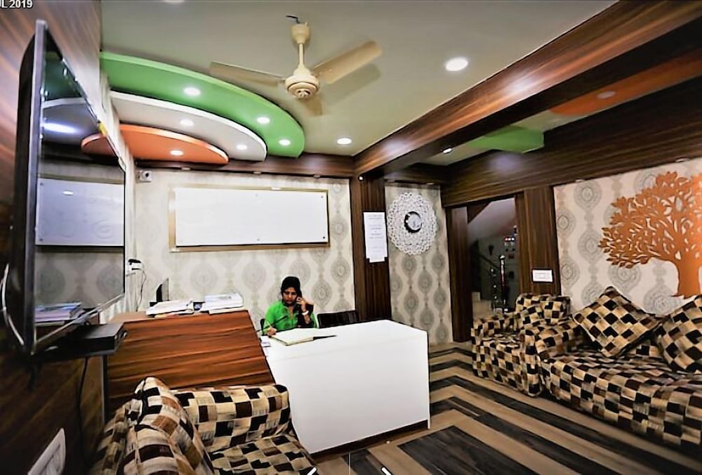 Lobby & Reception