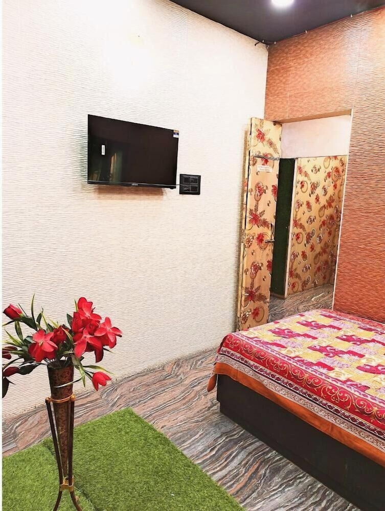 Atharv Paying Guest House