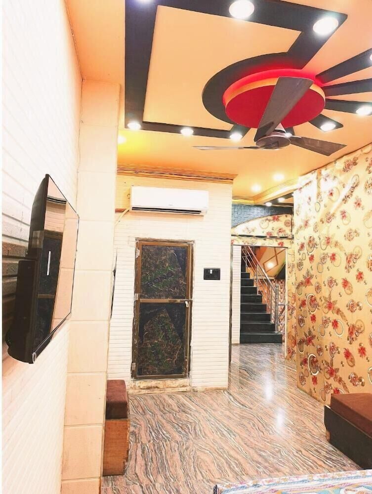 Atharv Paying Guest House