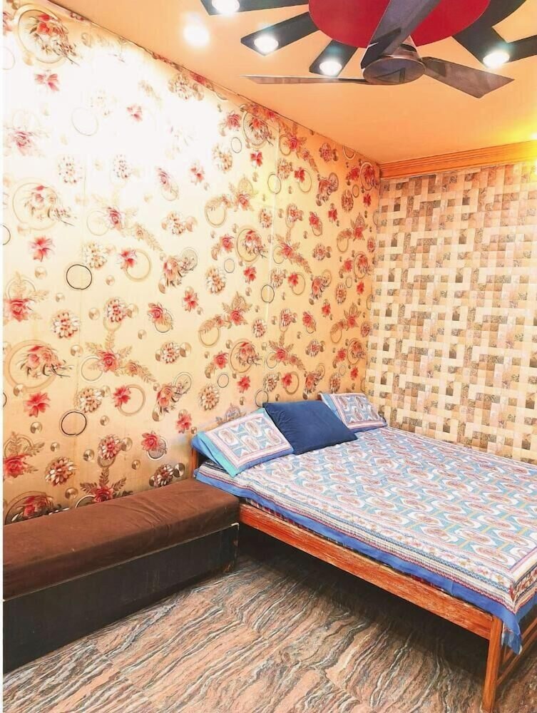 Atharv Paying Guest House