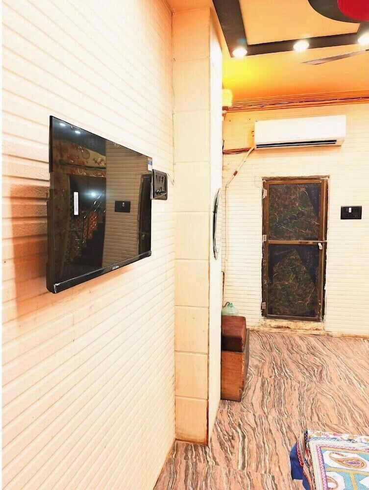 Atharv Paying Guest House