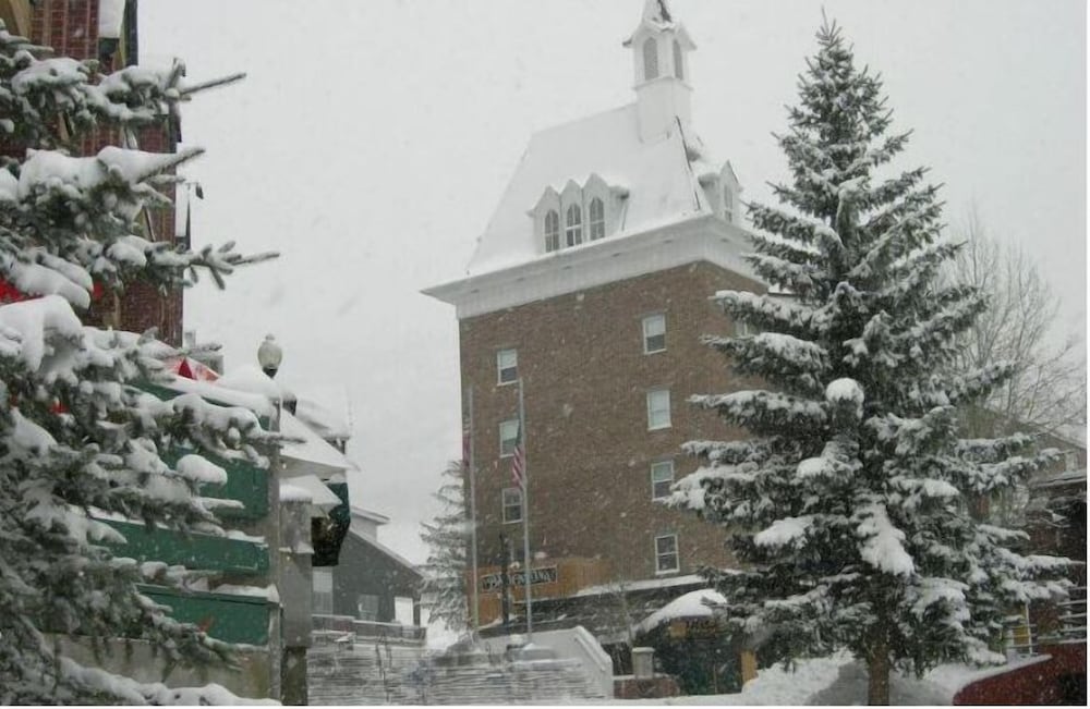 2BR Resort Plaza 5022 Slope-Side Park City Condo, Ideal for Families & Couples