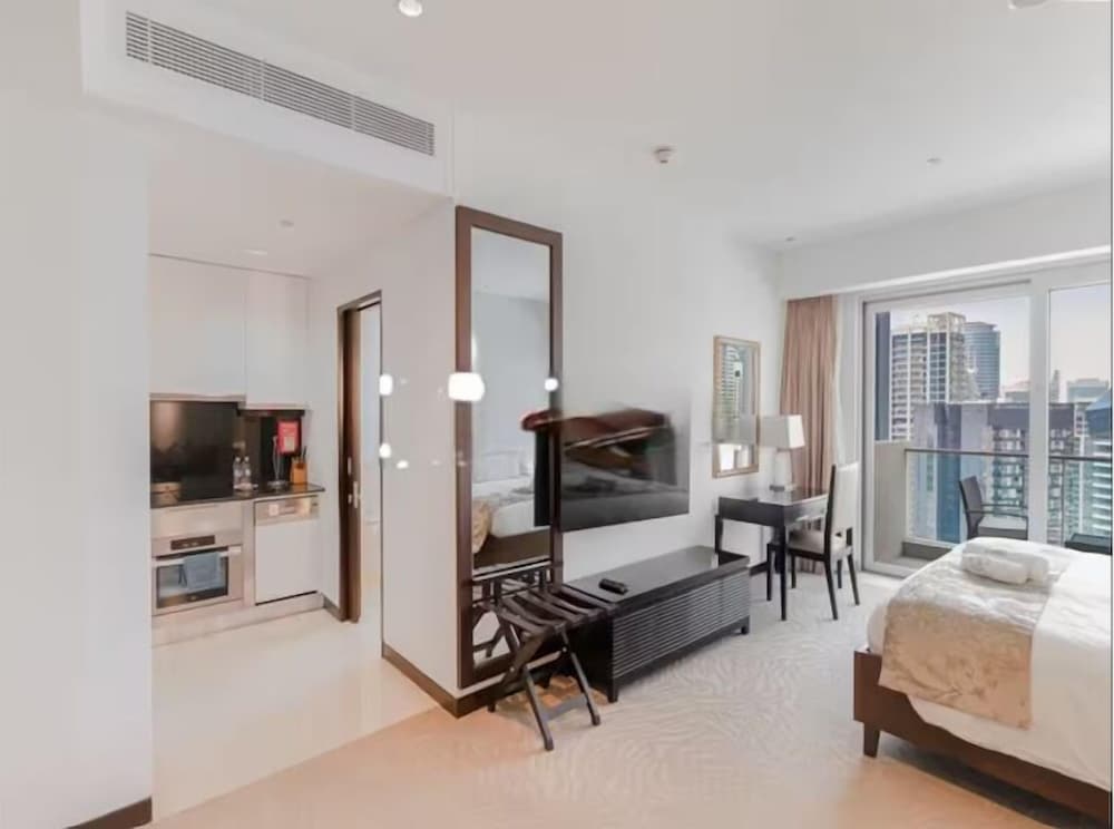 Luxury Studio with Stunning Marina & Beach Views
