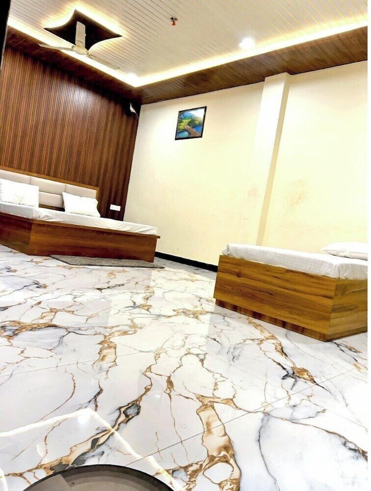S R GUEST HOUSE
