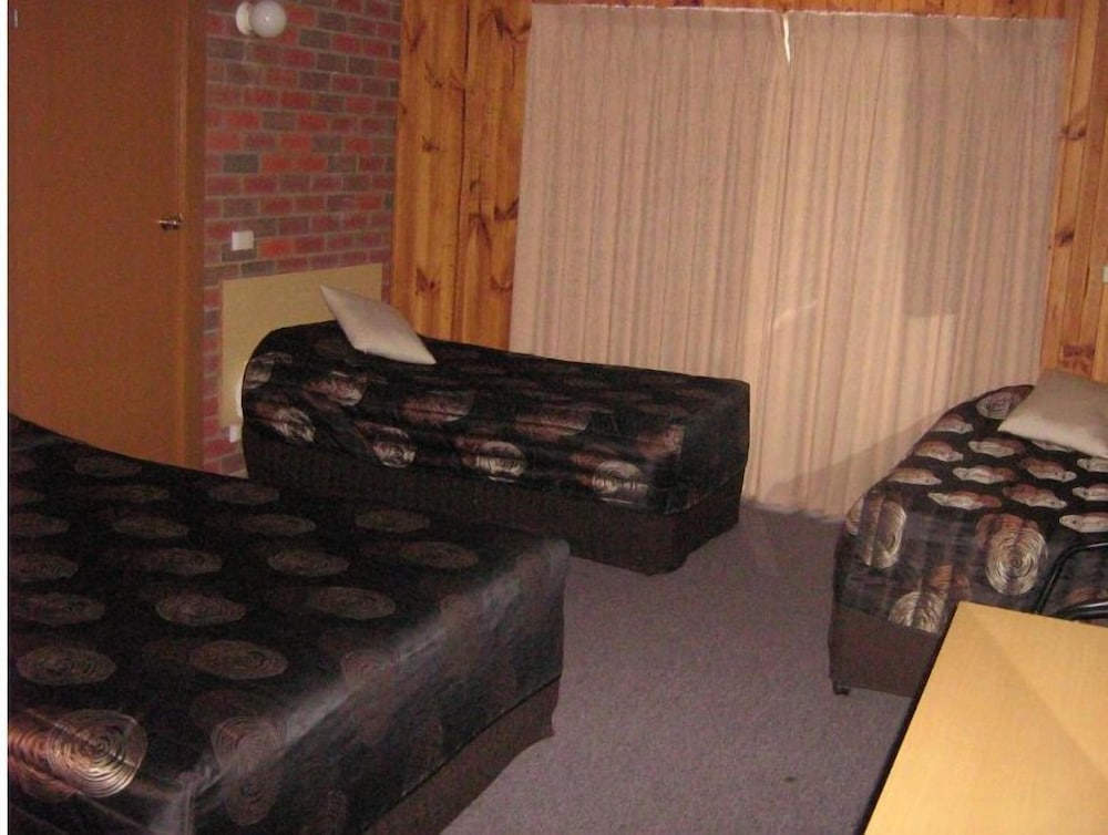 Country Road Motel