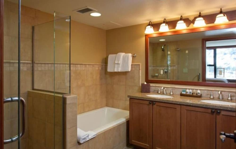 Lake Tahoe Vacations - Resort at Squaw Creek Penthouse 808 - Property Image 9