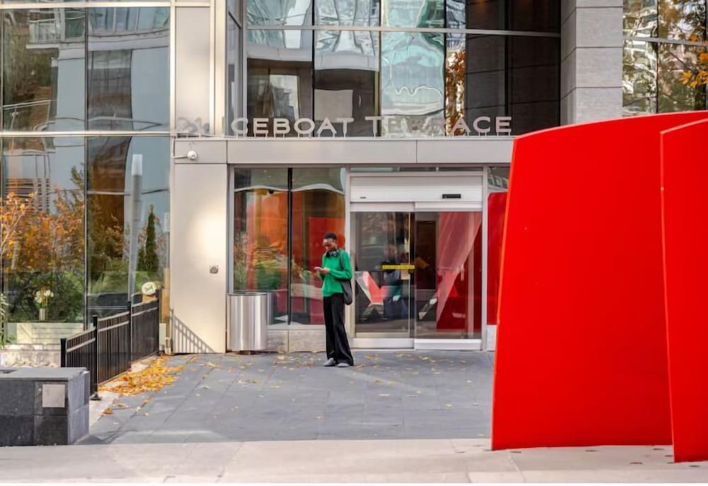 HostlyStays Luxury Suites