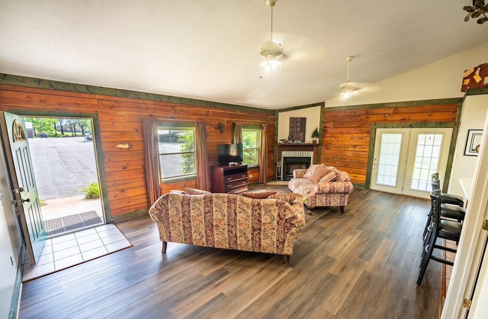 Fishtale Lodge