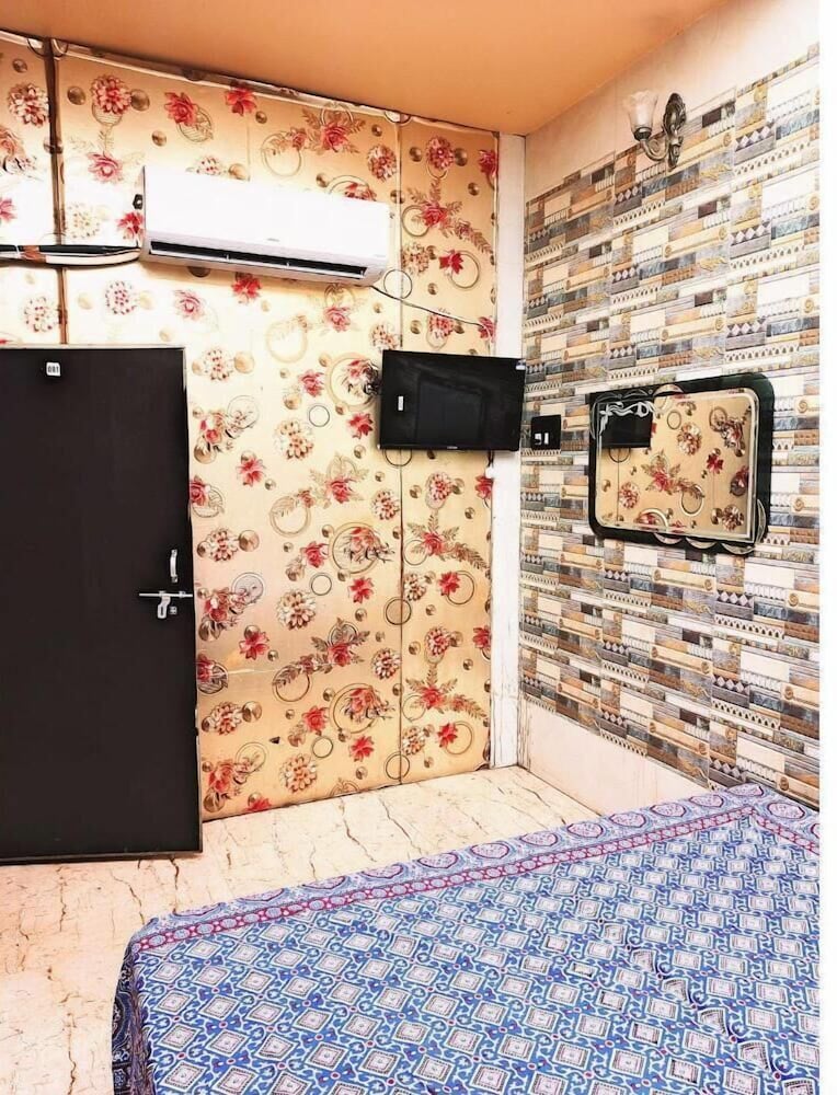 Atharv Paying Guest House