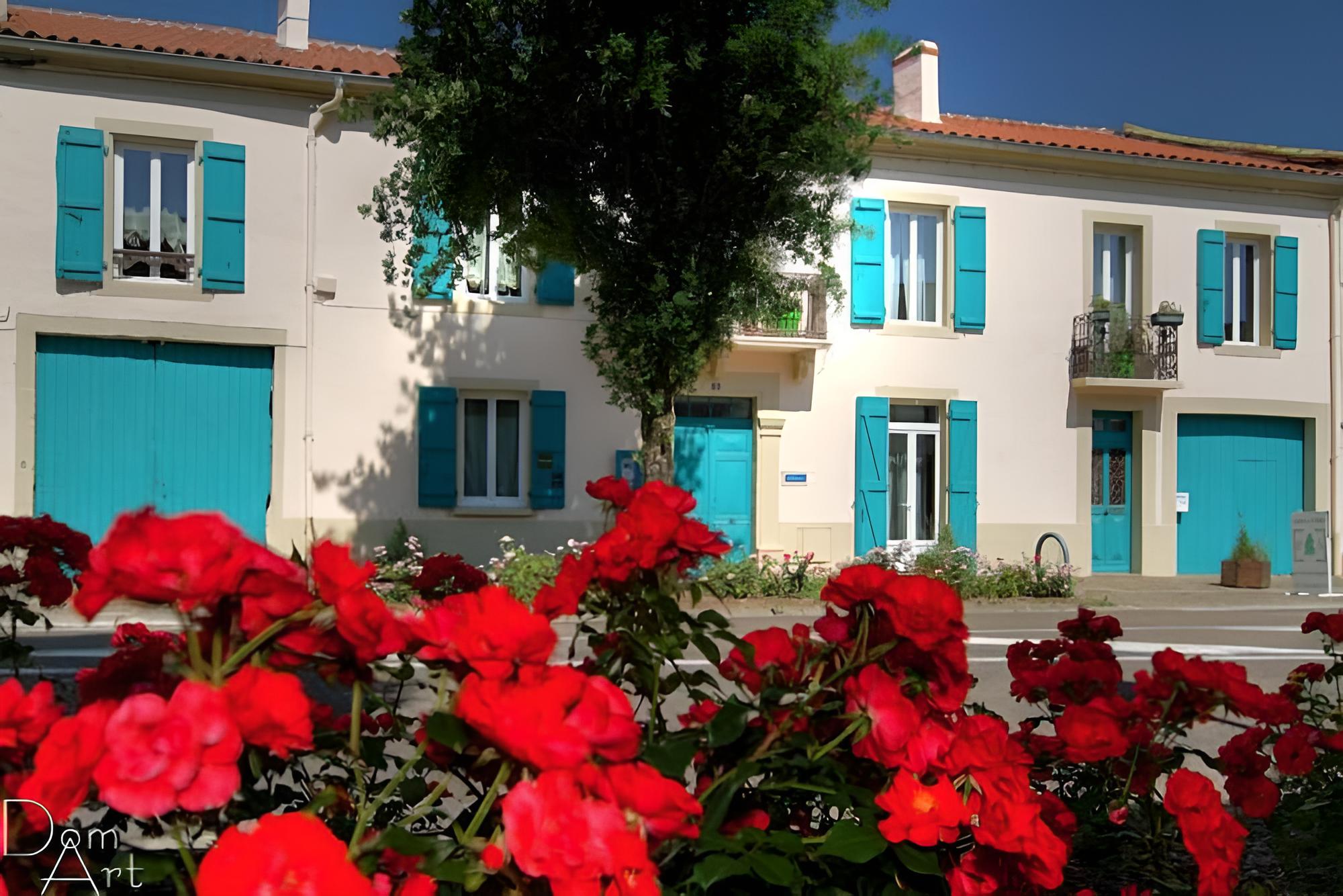 La Cour des Saligues view 2