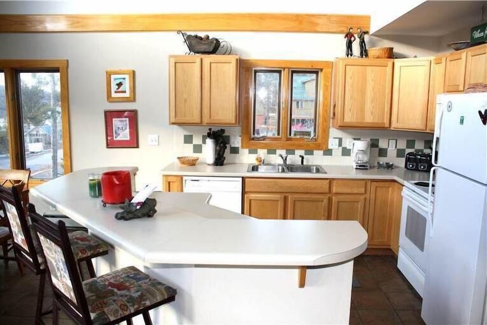 Powder Moose Villa 5 Br home by RedAwning