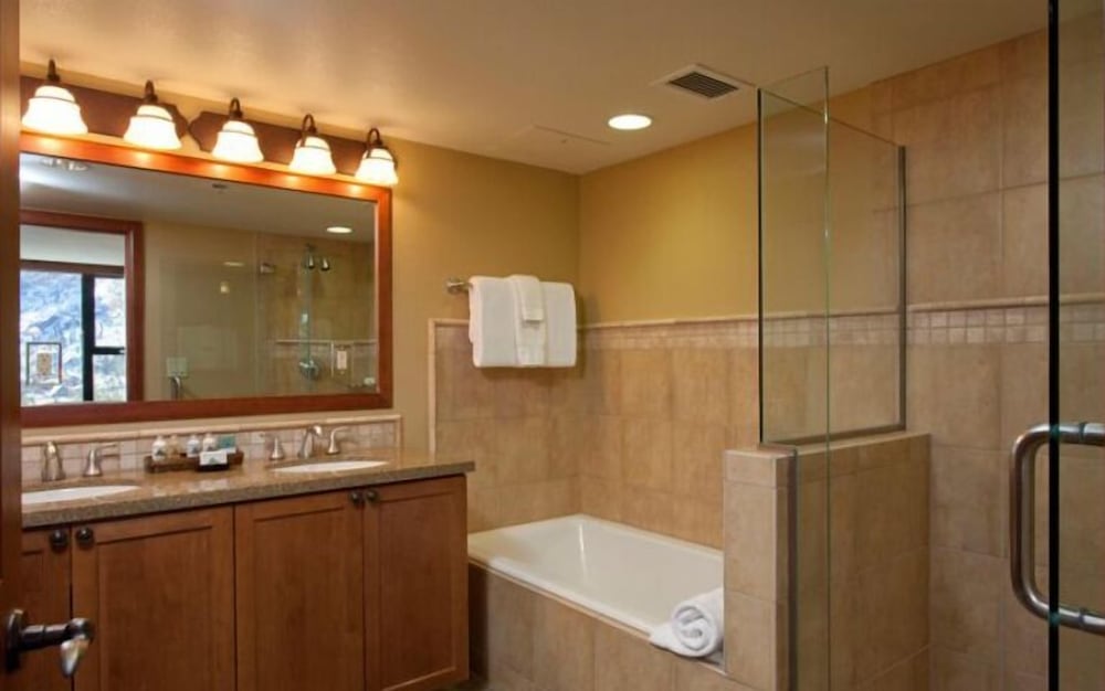 Lake Tahoe Vacations - Resort at Squaw Creek Penthouse 808 - Property Image 8