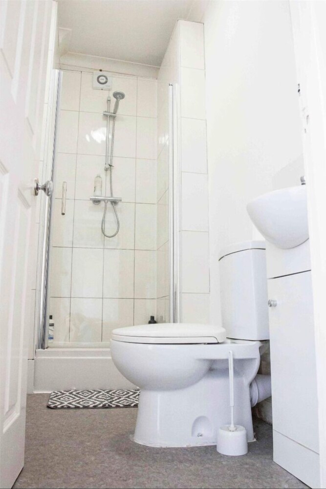 Spacious 4 Bedroom House in Plymouth City Centre view 5