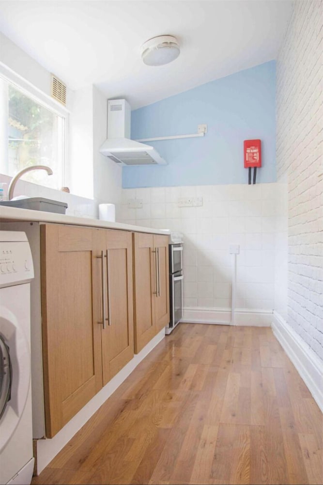 Spacious 4 Bedroom House in Plymouth City Centre view 4