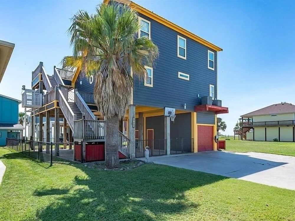 Ocean's Edge 4 Bedroom Home by RedAwning view 2