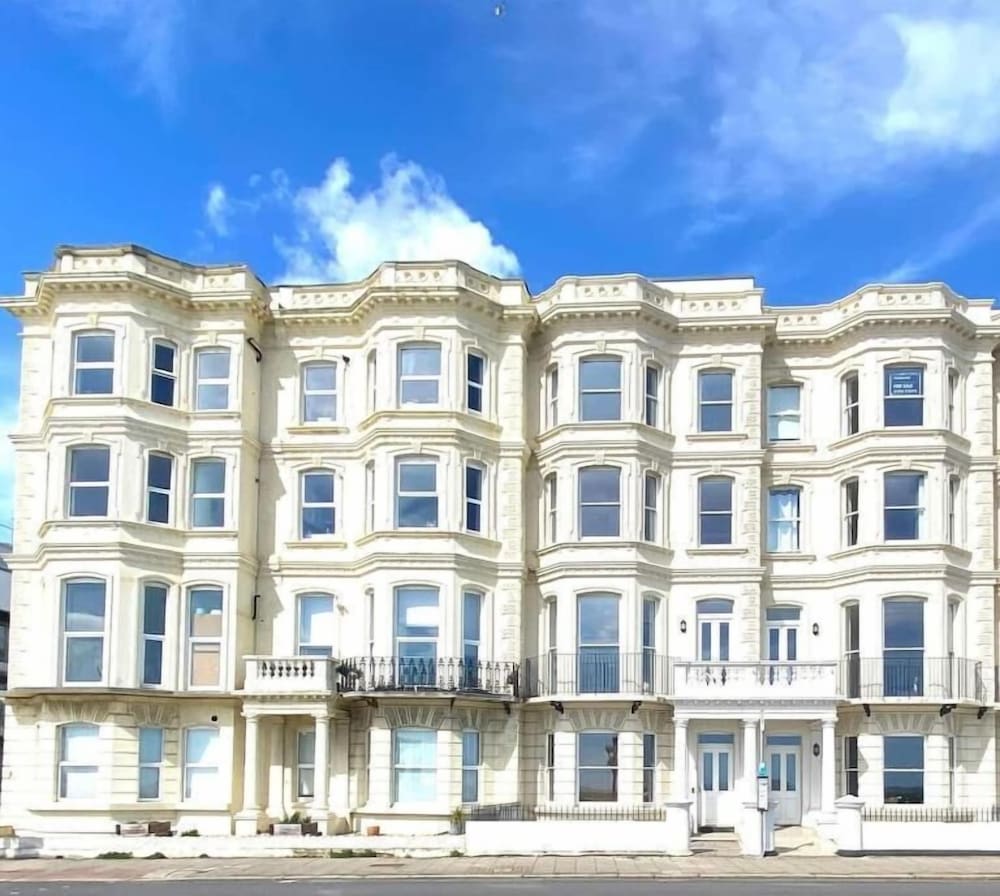 Stunning 3 Bed Apartment By Urban Roost