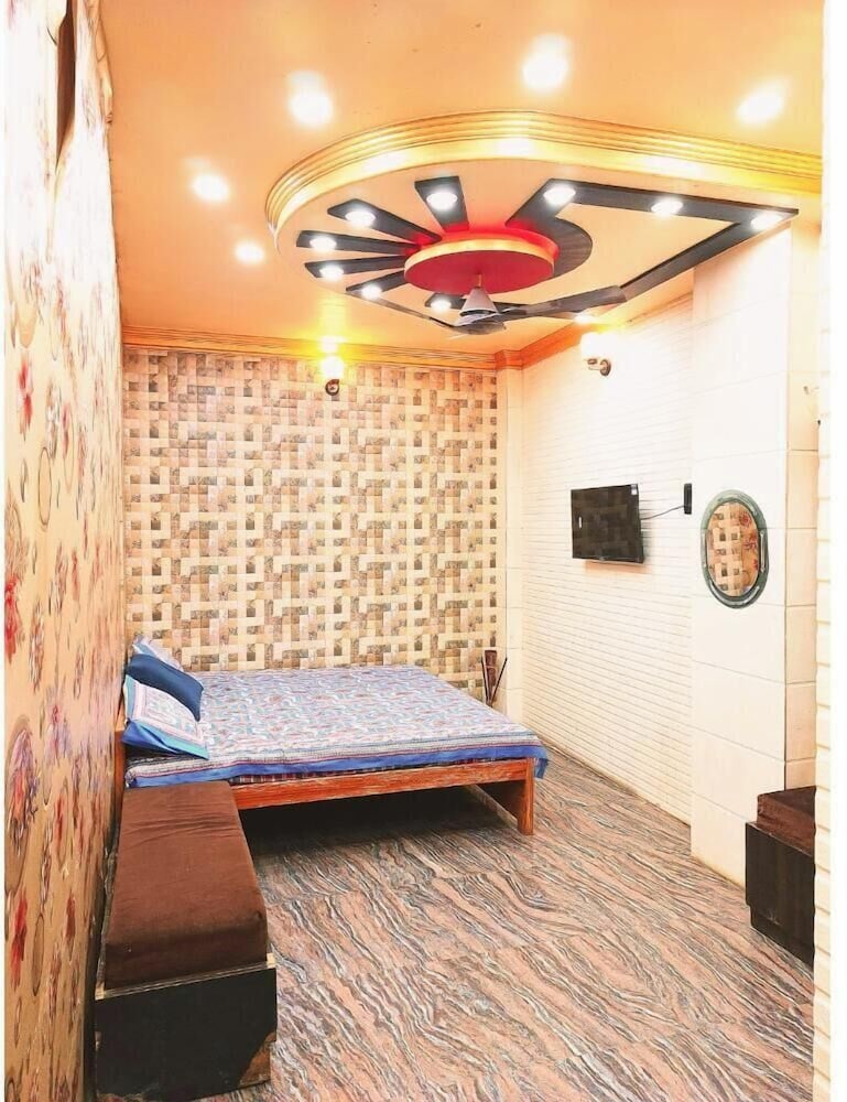 Atharv Paying Guest House