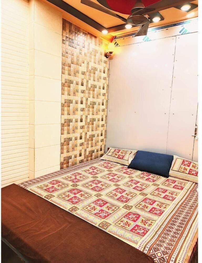 Atharv Paying Guest House