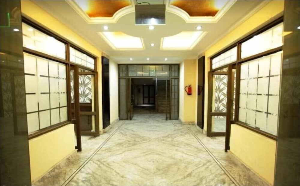 Lobby & Reception