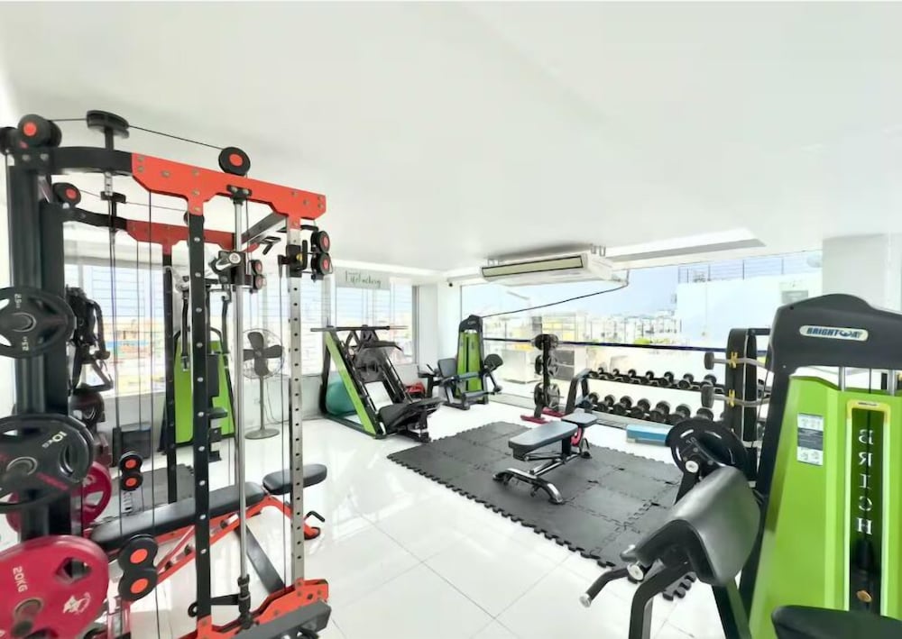 250 sq.ft Studio Apartment with Pool 3