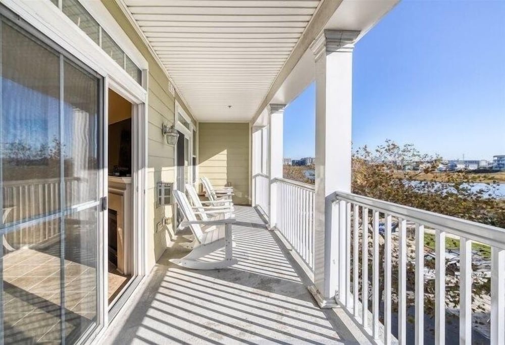 Sunset Island - 39 Fountain Drive West 3f 3 Bedroom Condo