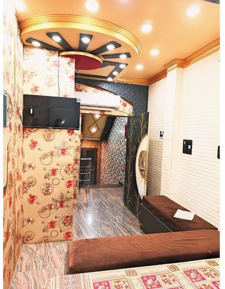 Atharv Paying Guest House