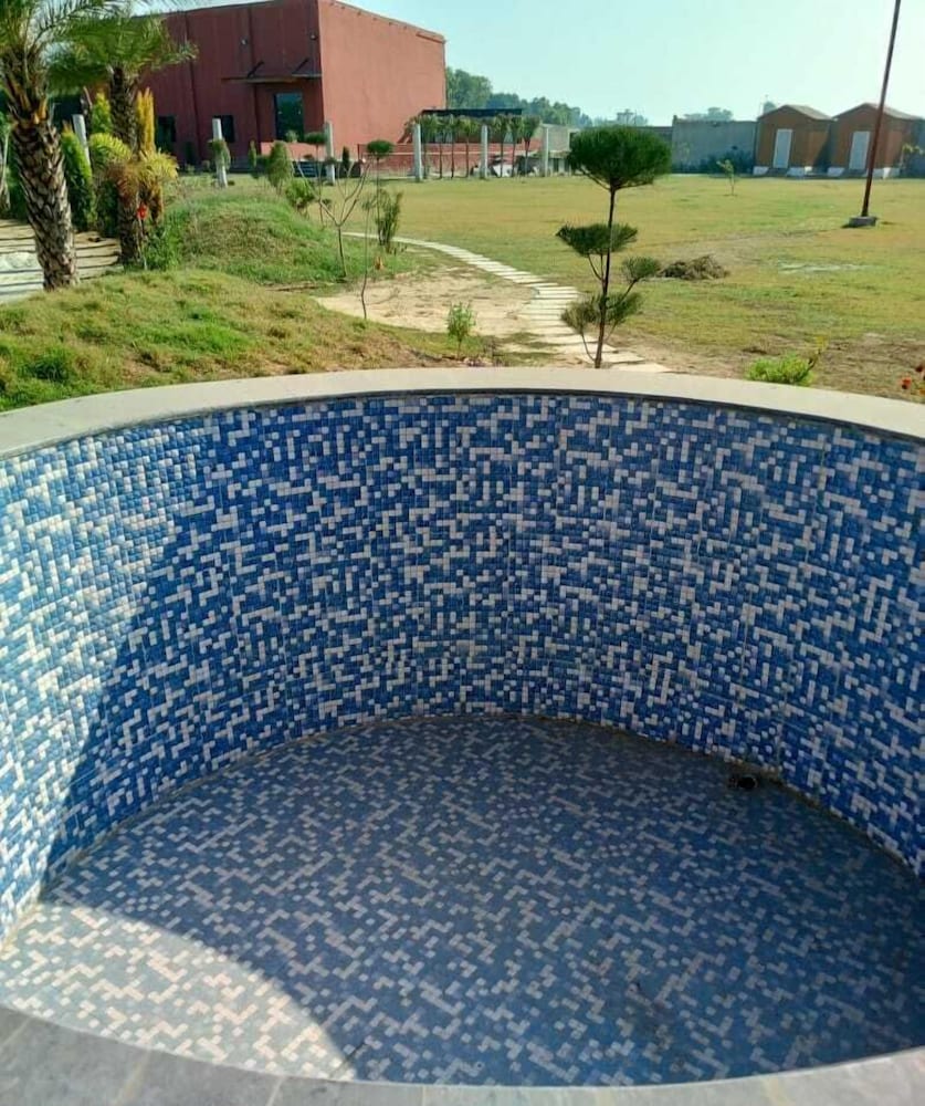 Krishna Farm