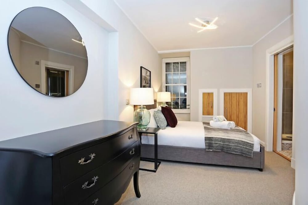 JOIVY Renovated Hidden Gem on the Historic Royal Mile view 3