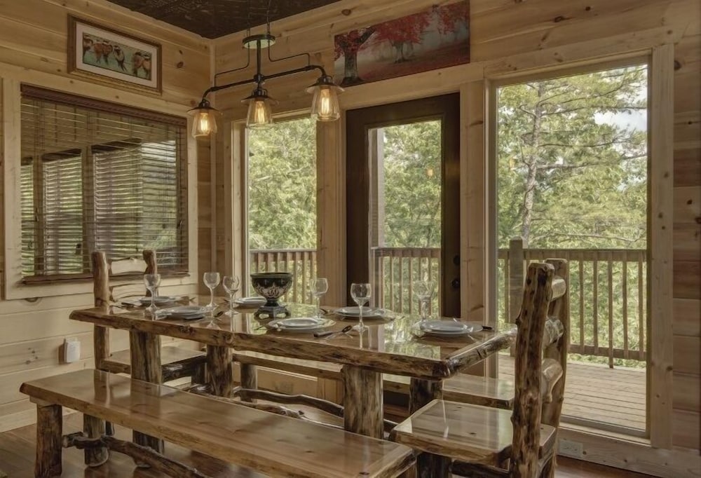 Bare Fu't Chateau - 4 Bedrooms, 4 Baths, Sleeps 14 Home by RedAwning