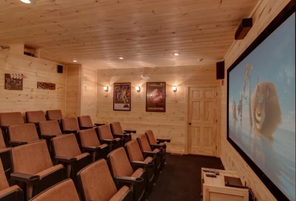 Mountain View Lodge - 9 Bedrooms, 9 Baths, Sleeps 40 Home