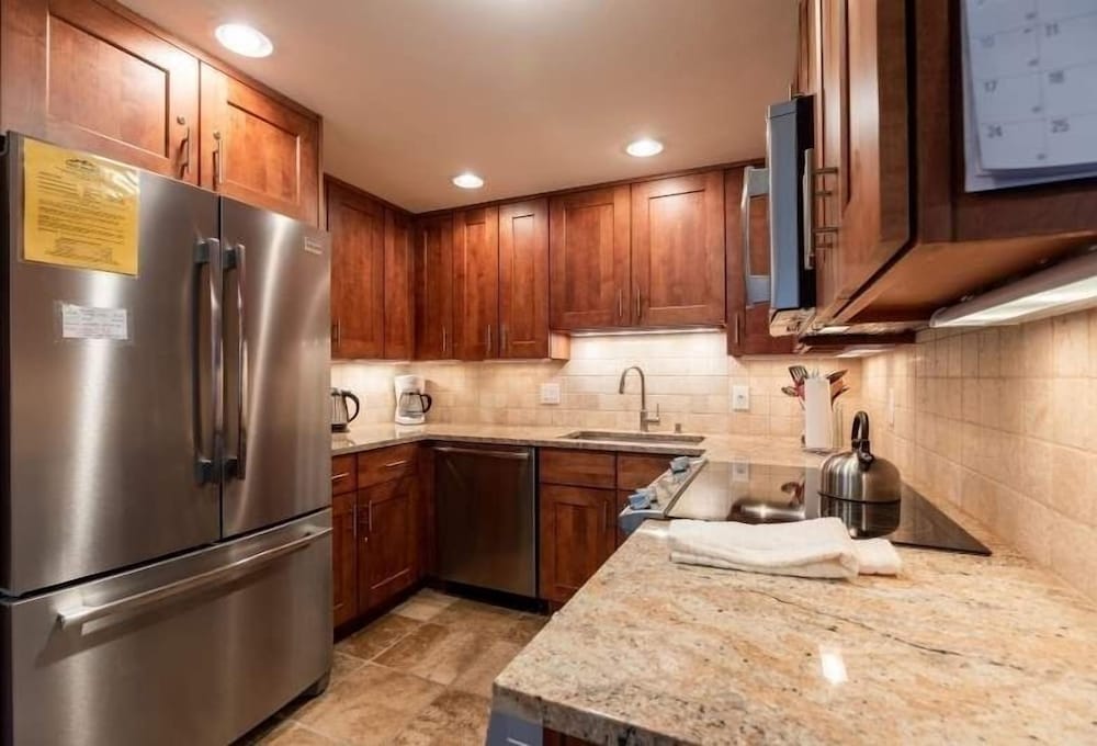 All Seasons Great Condo that is close to Gondola by RedAwning